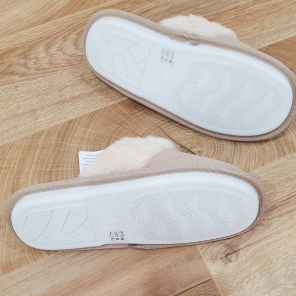 Chinese Laundry Soft Cozy Plush Faux Fur Slippers XS/S NWT - Picture 3 of 5